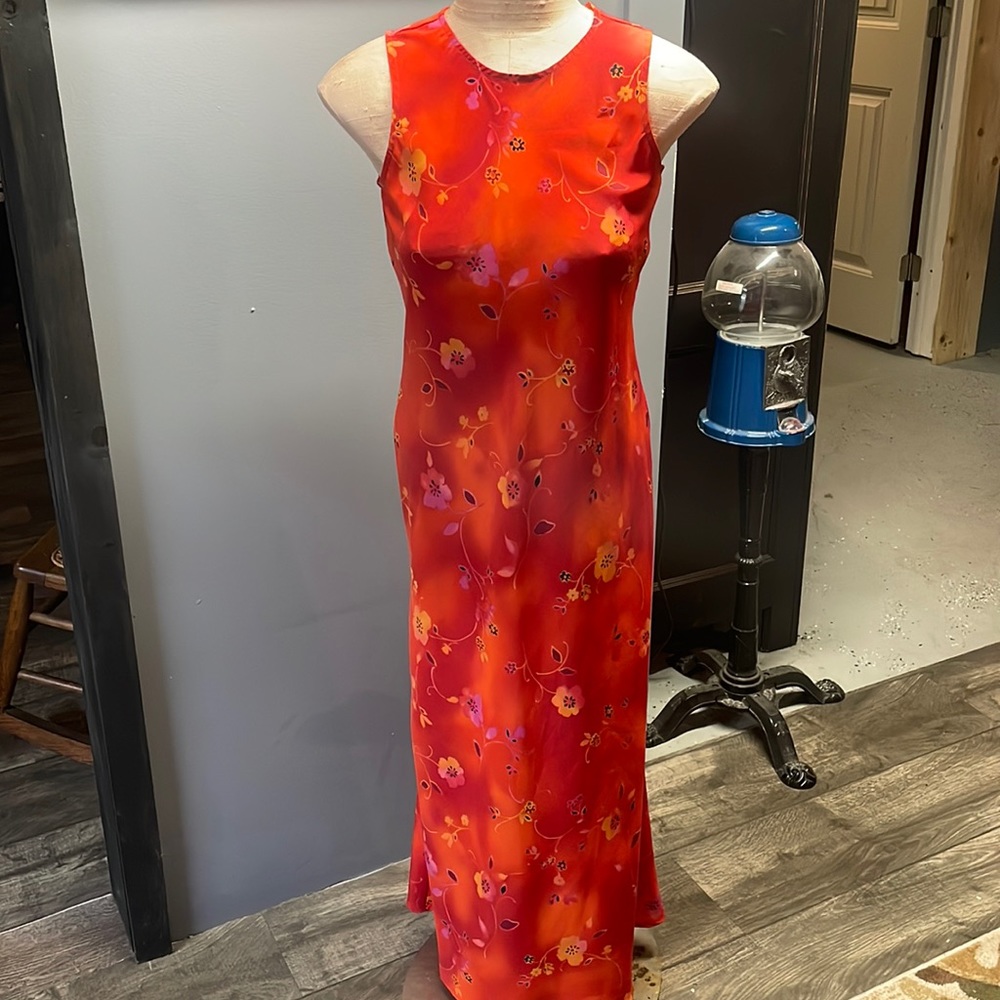 Bold colors , form fitting dress